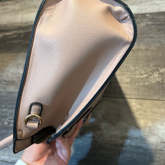 Elegant Tan Women's Handbag - Picture 7 of 7